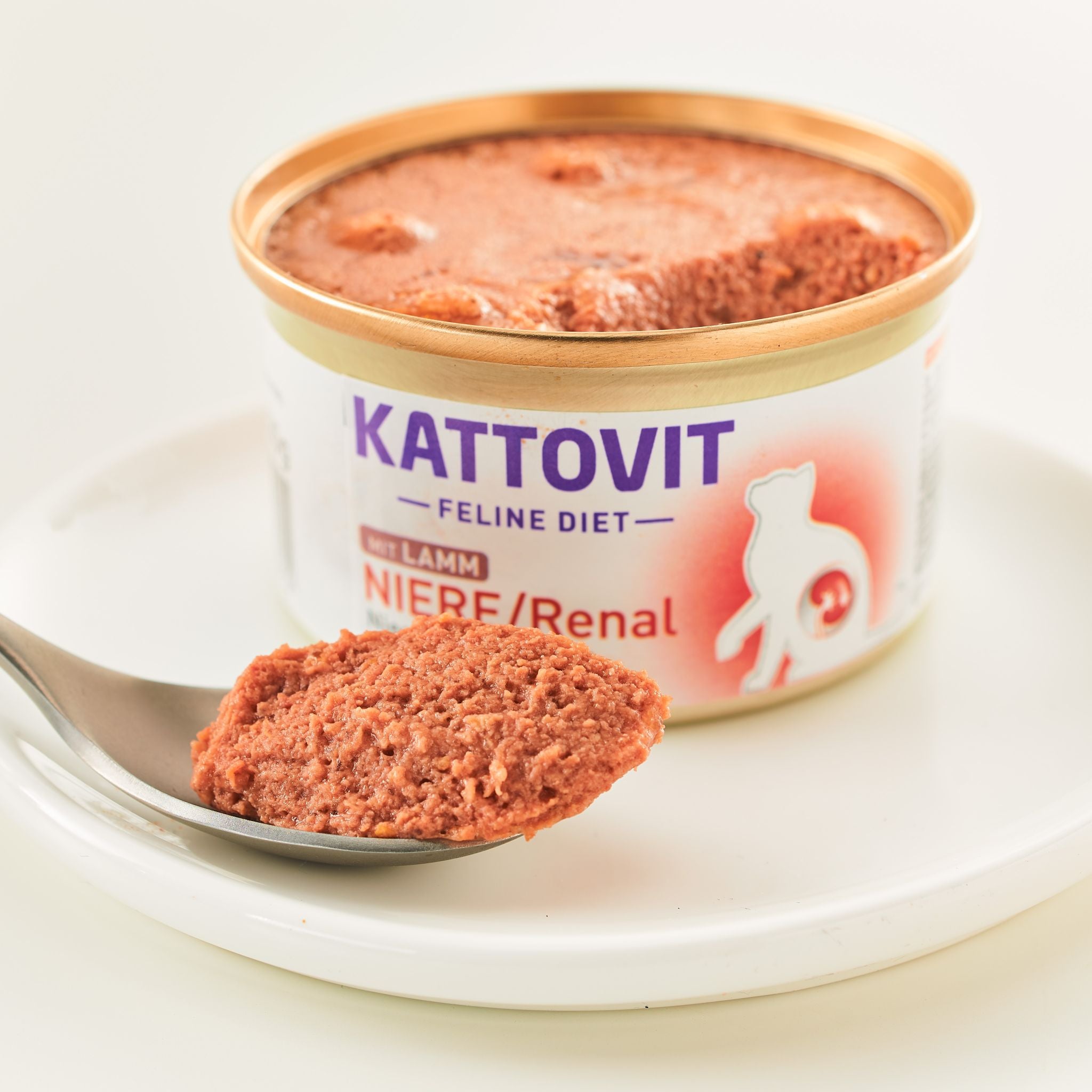 KATTOVIT Niere-Dose geöffnet mit einem Löffel Nassfutter.