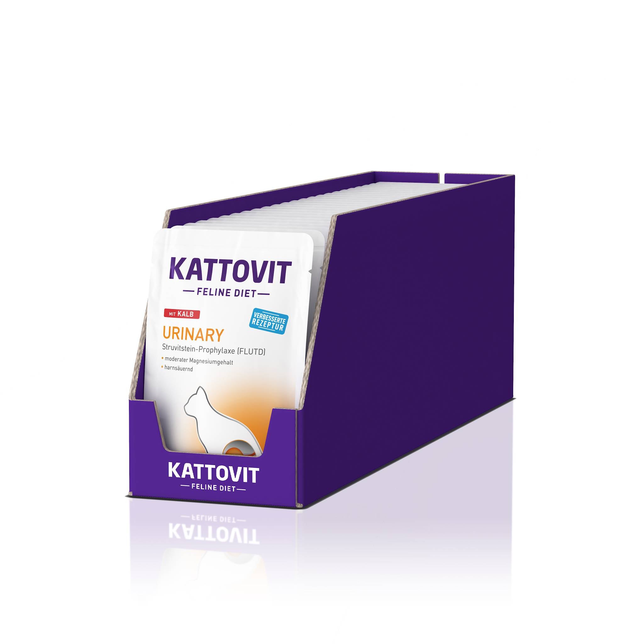 Eine violette Verpackung mit der Aufschrift "KATTOVIT Feline Diet" und "Urinary". In der Verpackung sind weiße Tüten mit einem Katzenbild und deutscher Beschreibung.