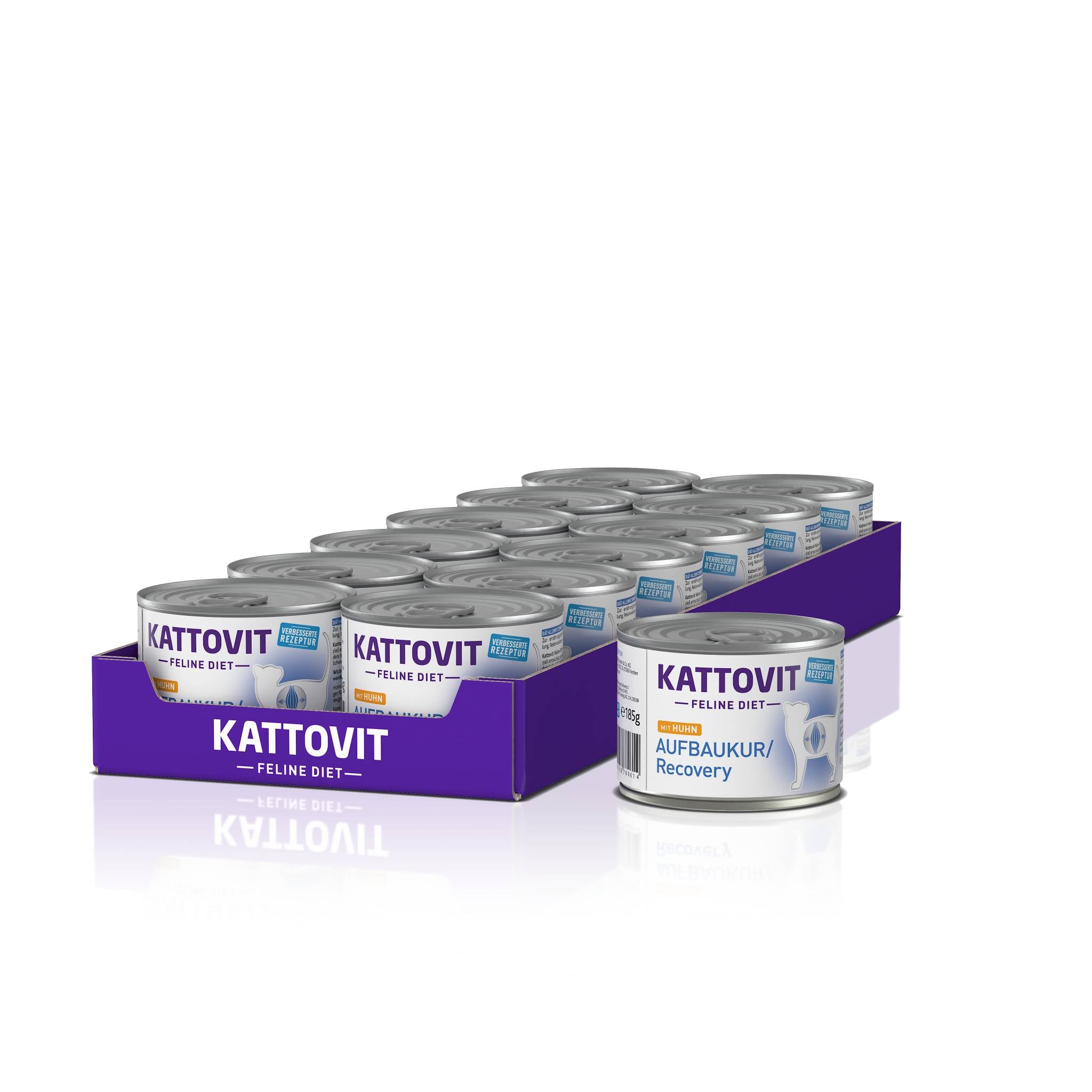 Mehrere Dosen Katzenfutter der Marke KATTOVIT. Die Dosen sind in lila Kartons verpackt, die mit "Feline Diet" und "Aufbaukur/Recovery" beschriftet sind.
